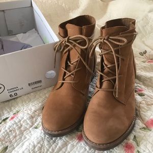 STEVE MADDEN cognac boots sz 6